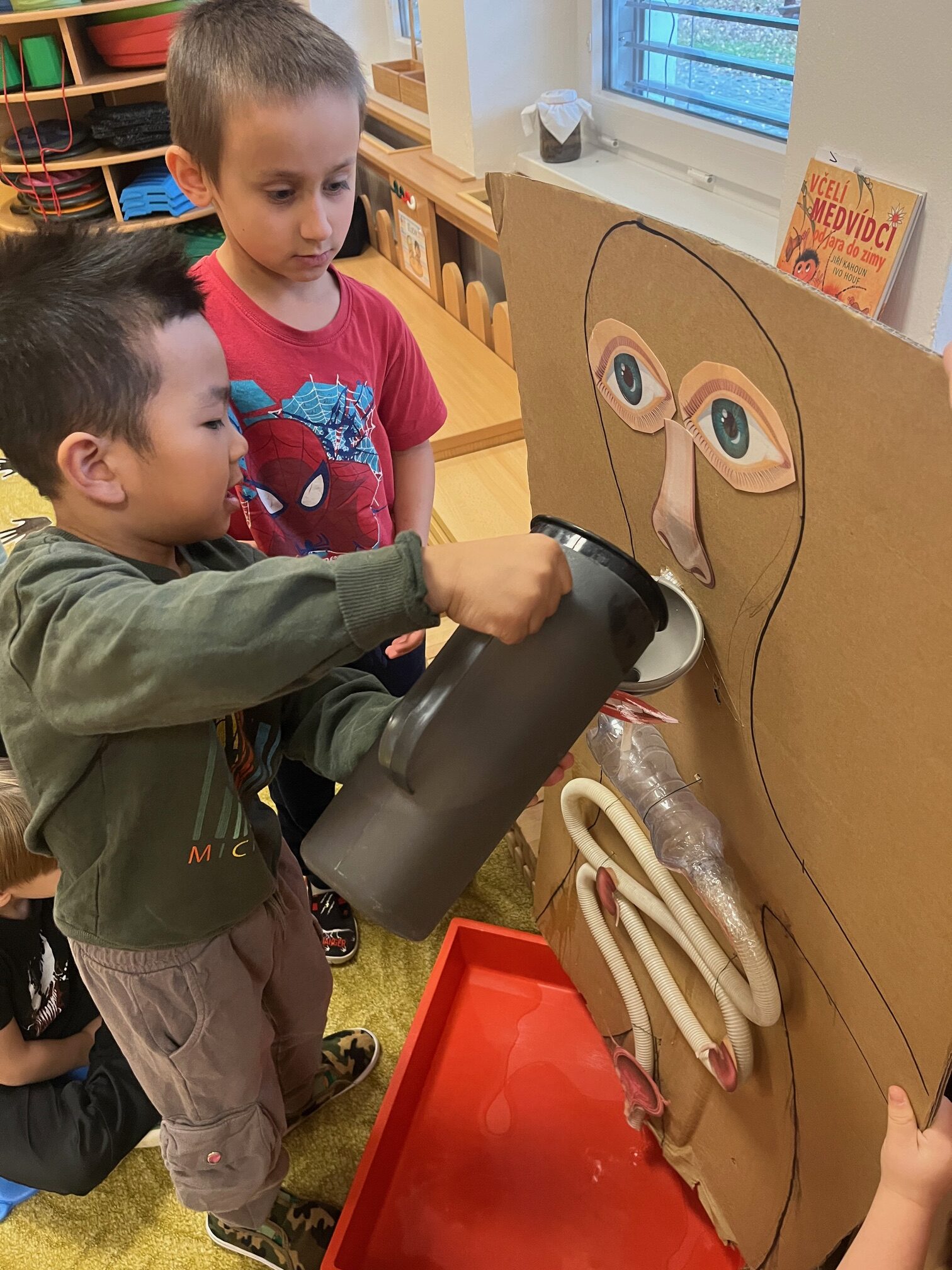 Naše tělo a smysly v Papoušku